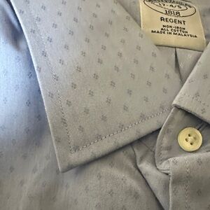 Brooks Brothers Regent Light Blue Button-Up Men’s Dress Shirt Size 17-4/5